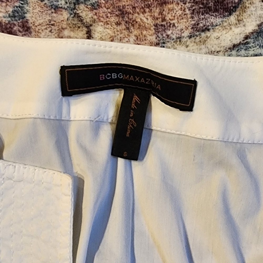 BCBGMaxAzaria White Cotton Blend Fitted Blouse with Cap Sleeves Size Small - Picture 6 of 6